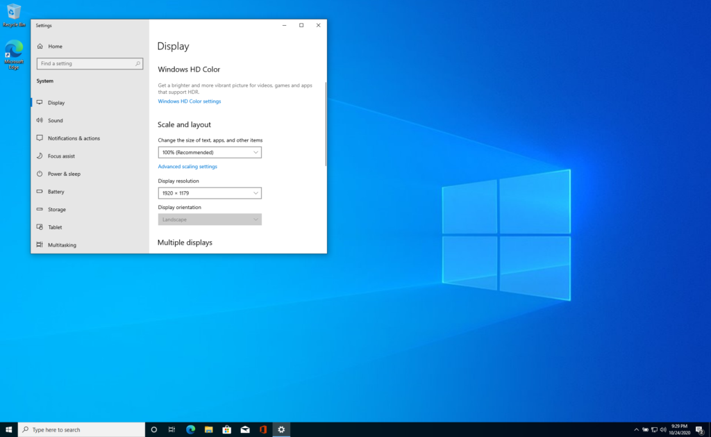 Windows 10 Desktop with display settings open
